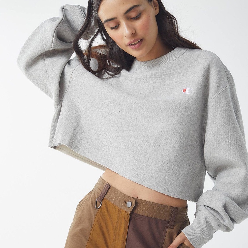 Gray cropped champion sweatshirt!